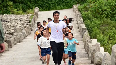 Listen Before You Sing izle